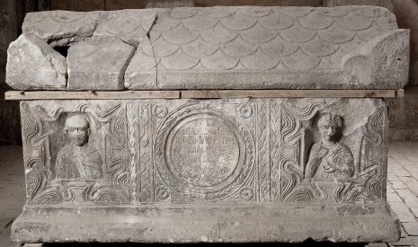 Саркофаг, крај 3. века, кречњак, Сремска Митровица (Сирмиум)